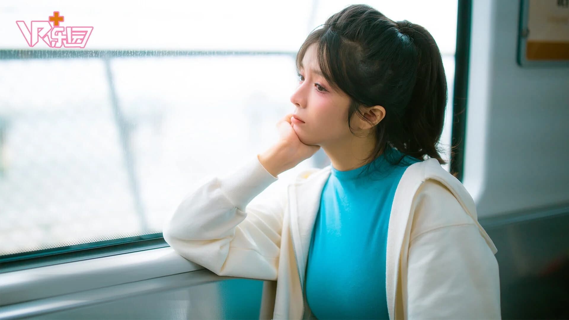 Love Is All Around: Love In The Room screenshot 2